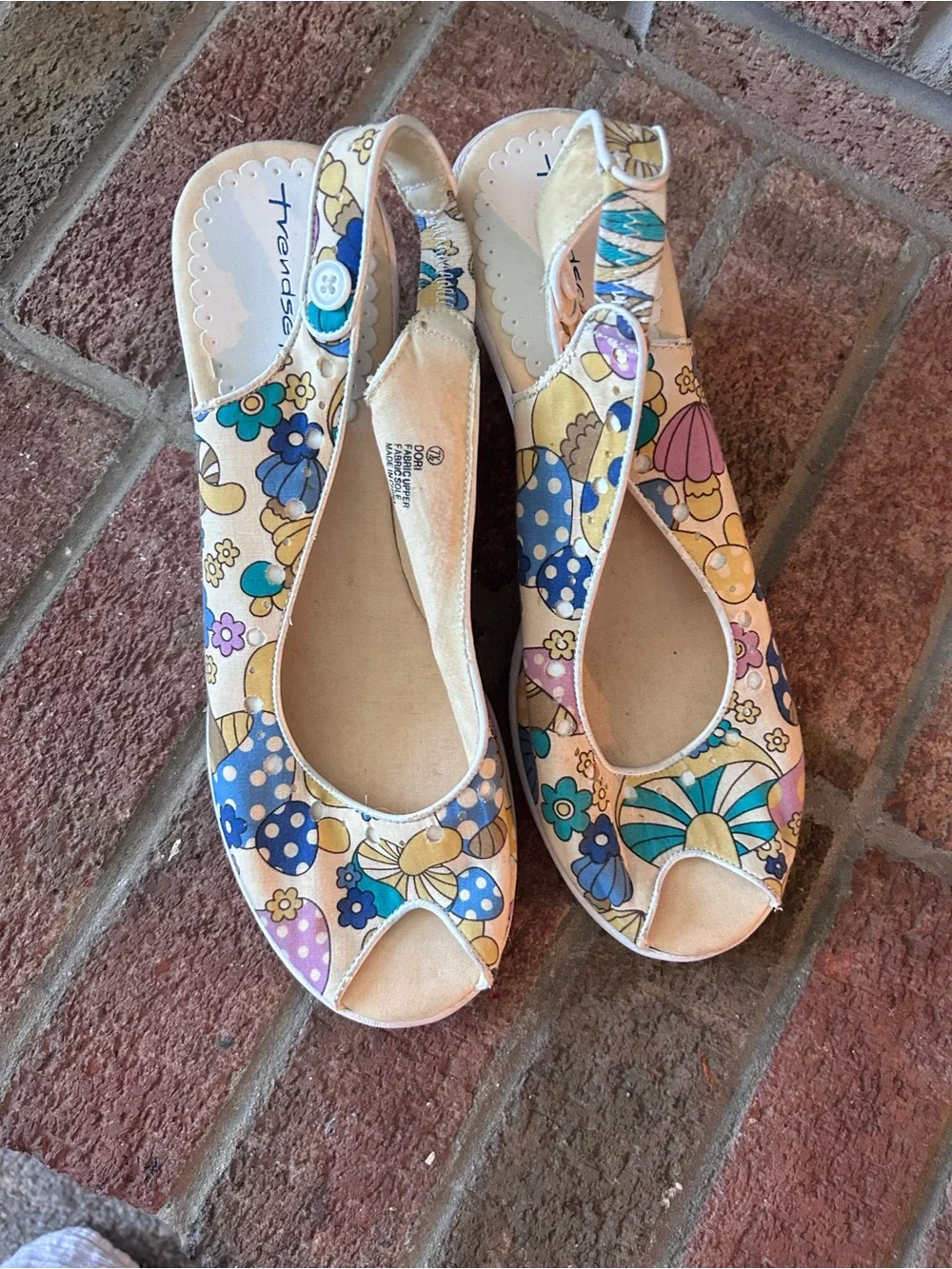 Vintage Peep-Toe Slingback Wedges in Multi